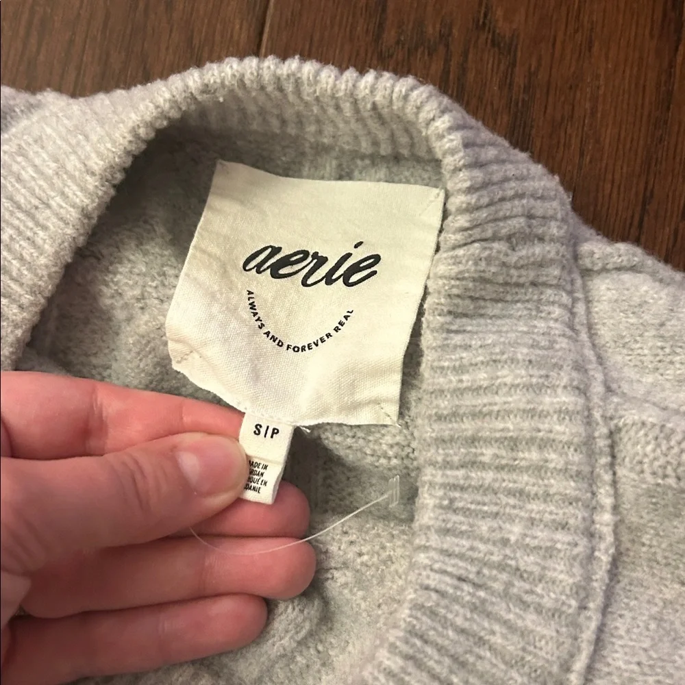 NWOT Aerie Grey Cable Knit Sweater - Picture 3 of 4
